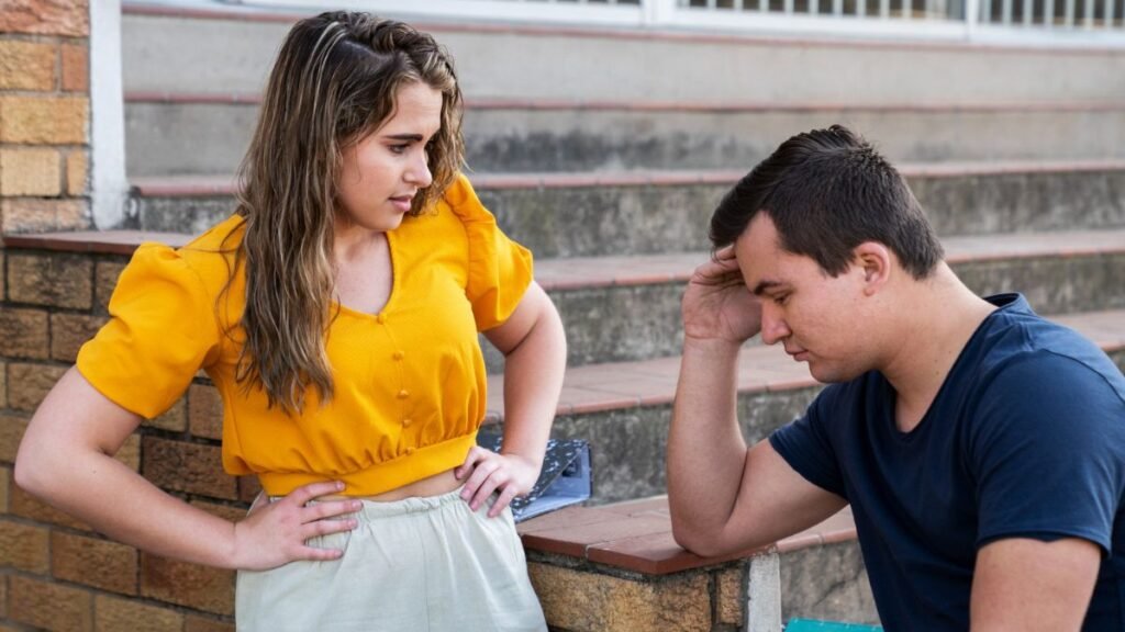 Pressionar ou fazer o parceiro se sentir culpado